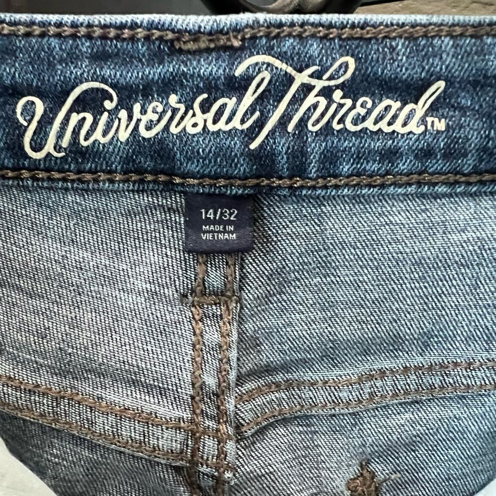 Universal Thread High Rise Distressed Blue Jeans - Picture 9 of 14